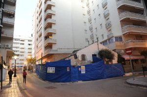 La vivienda afectada se sitúa en la confluencia entre Acera de la Marina y José Vera